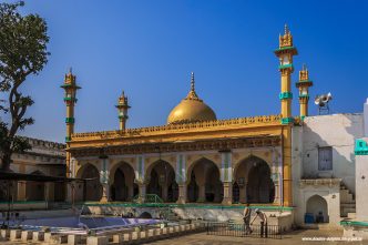 After a Hindu Group Threatened a “Babri-Like Fate,” the Aurangzeb Tomb in Sambhajinagar Is Under a Lot of Security