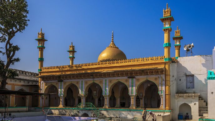 After a Hindu Group Threatened a “Babri-Like Fate,” the Aurangzeb Tomb in Sambhajinagar Is Under a Lot of Security